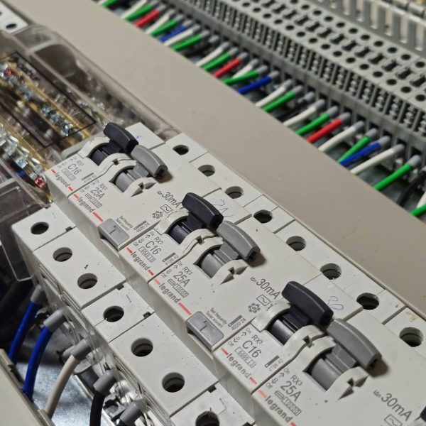 Materiales Eléctricos